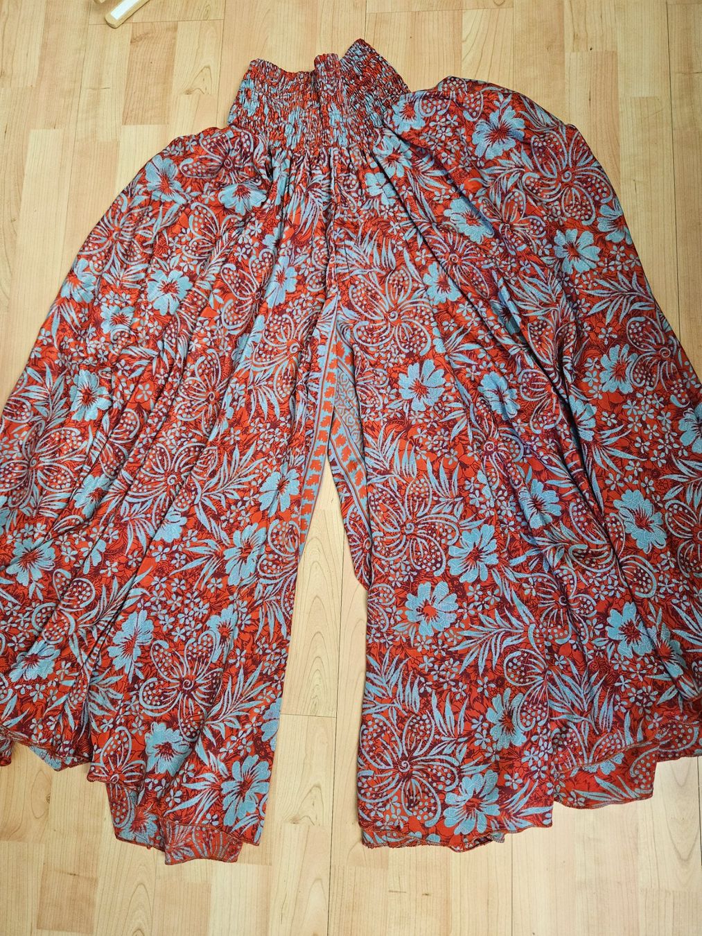 Gonne: Boho Chic Hosenrock Gr. 38 Orange gemustert luftig – Usato da Urdorf venduto da Colina 5