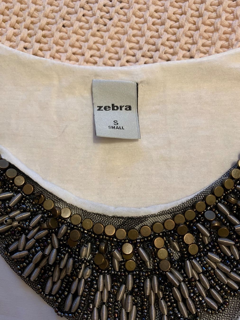 Zebra Top: Haut chic blanc avec détail – Nuovo (secondo la descrizione) da Montreux venduto da iizaa811 1