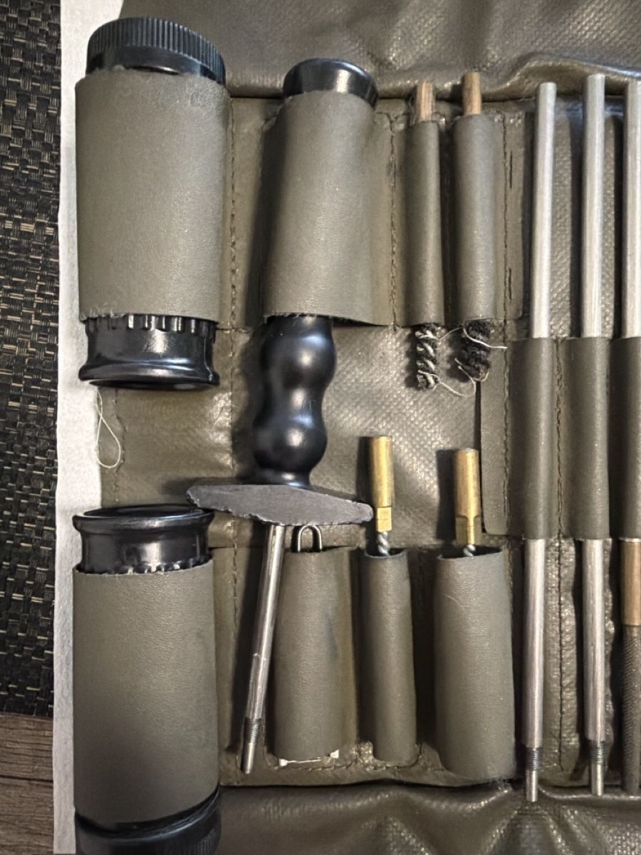 Schweizer Armee Uniformen: Putzzeug Sig Stgw 90 – Gebraucht aus Lausanne von Erion2015 2
