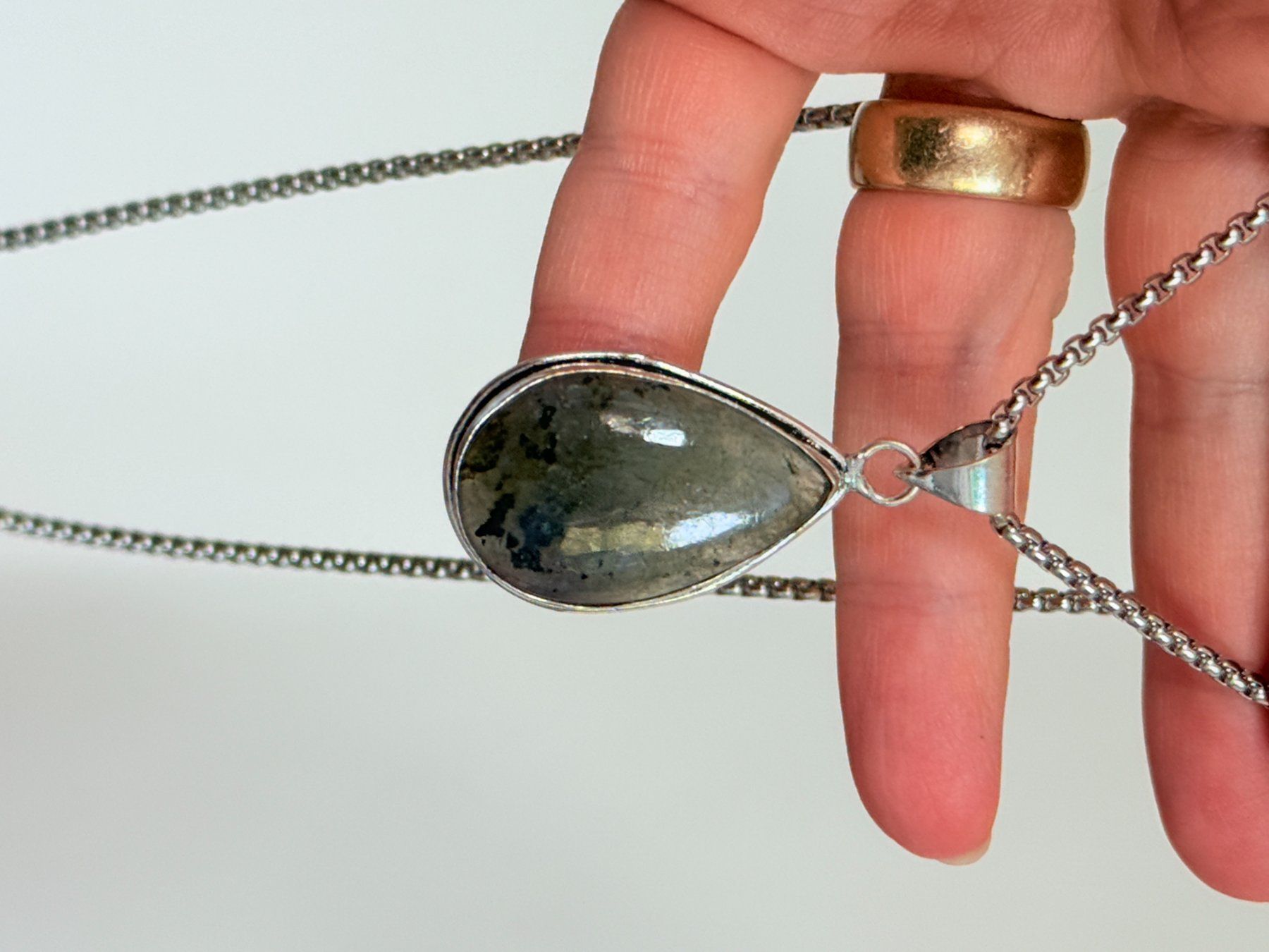 Ketten: Collier avec Labradorite – Neu und originalverpackt aus Genève von AWWA 1