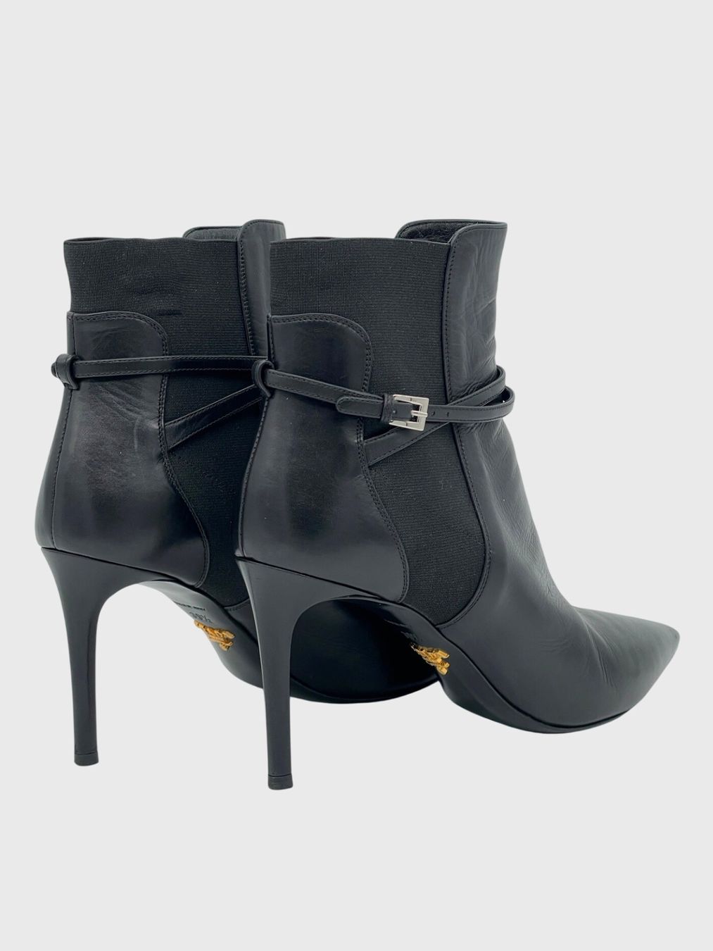 Prada Scarpe da donna: Prada Pointed Toe Buckle Strap Ankle Boot EU 39.5 Schwarz – Usato da Zürich venduto da shoe_shop 3