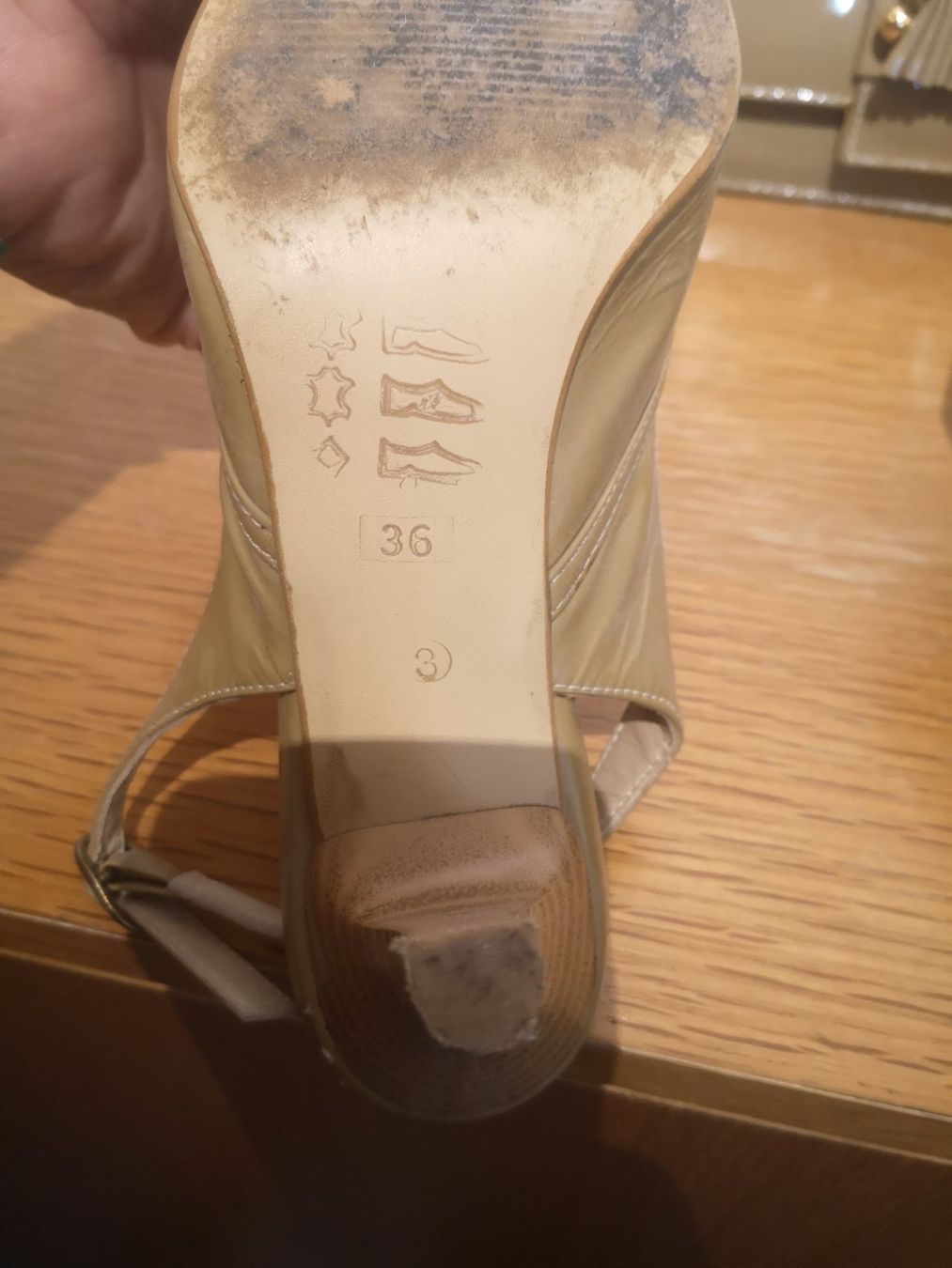 Scarpe da donna: Damenschuh mit Handtasche – Usato da Lostorf venduto da rubileo 3