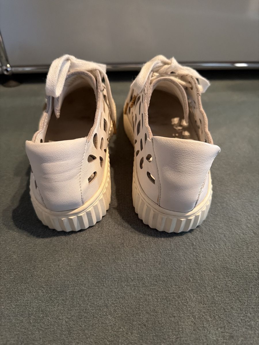 Tosca Blu Damenschuhe: Edle Sommer Sneaker, Weiss mit Lochmuster, Grösse 38 – Gebraucht aus Mörschwil von philmensa 2