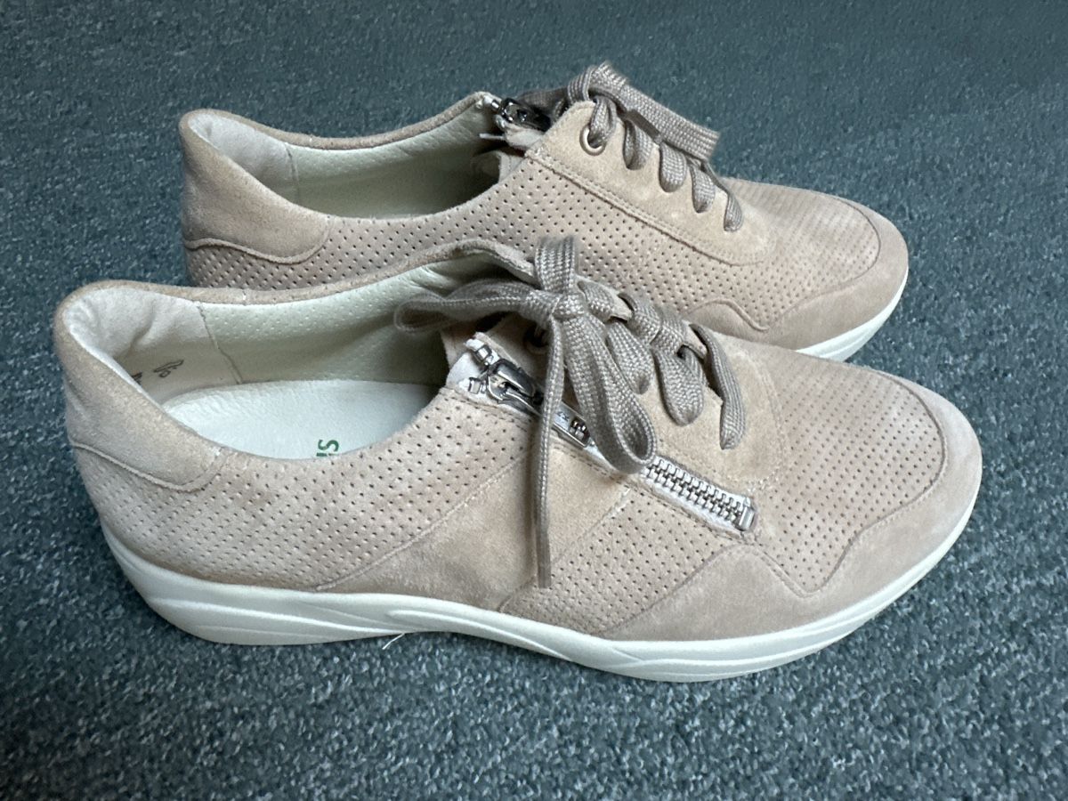 Chaussures femmes: Solidus Damen Sneaker  Grösse 39.5 – Neuf avec emballage d'origine à Baltschieder par YmroBe 1