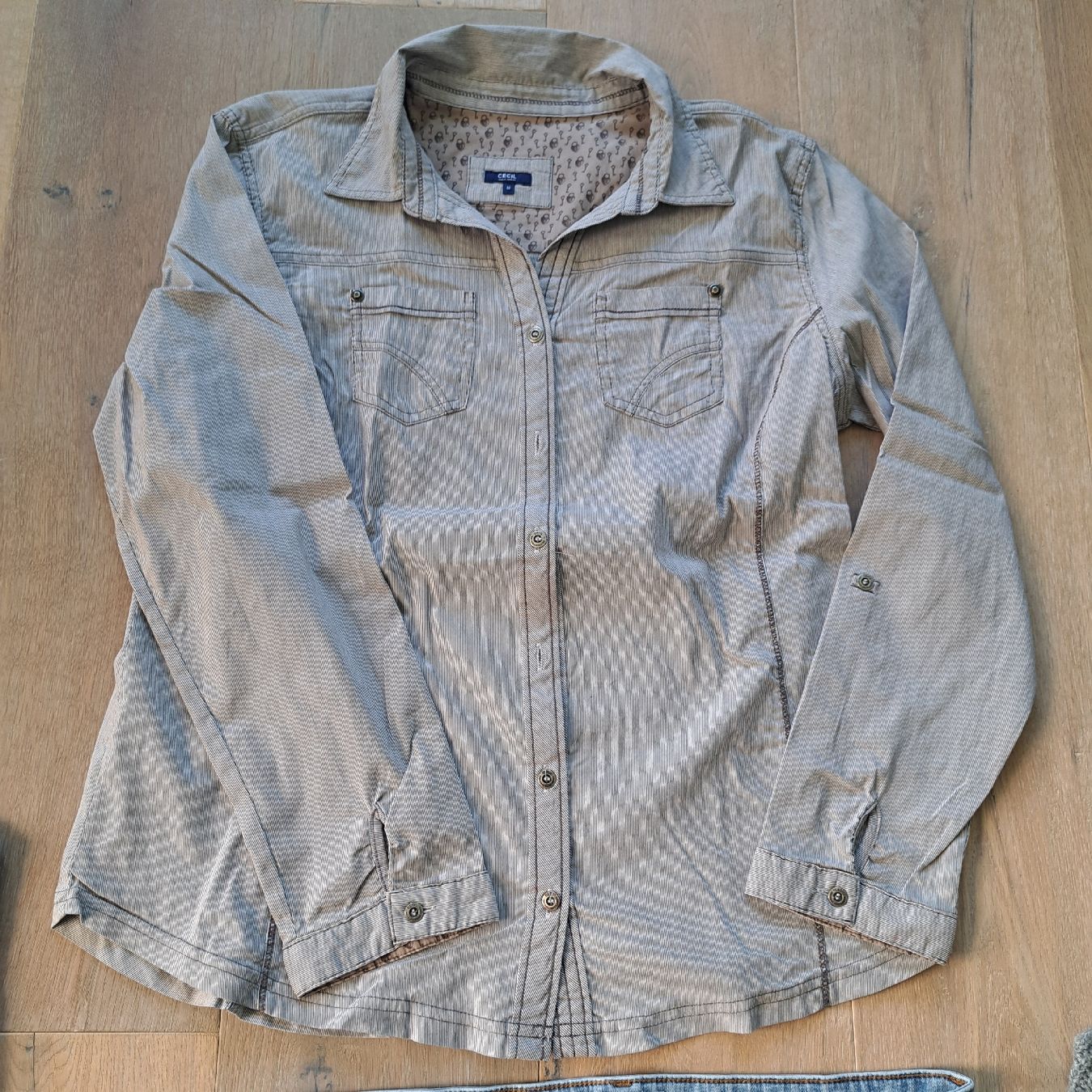 Lotti di vestiti: Kleiderset: Jeans, Bluse, Oberteil, Strickweste Gr.M – Usato da Kriegstetten venduto da Jakasi 4