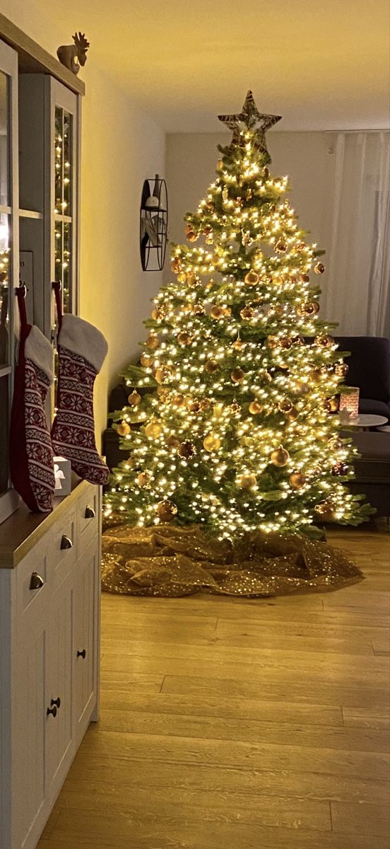 Alle Dekorationen: Künstlicher Tannenbaum – Gebraucht aus Courgevaux von cym_n7dx 3