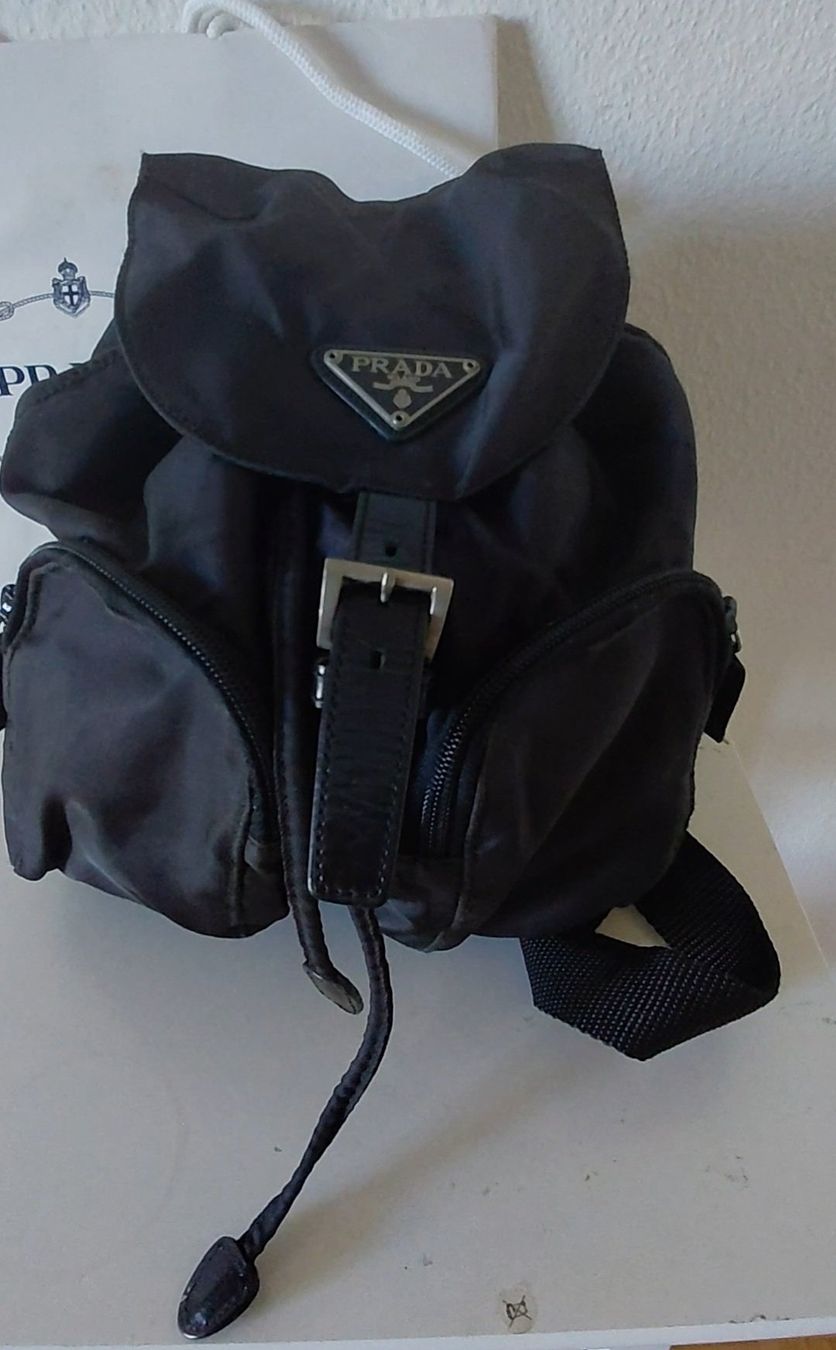 Prada Zaini: Prada Mini Rucksack Schwarz Nylon – Usato da Horgen venduto da zur_jq85 4