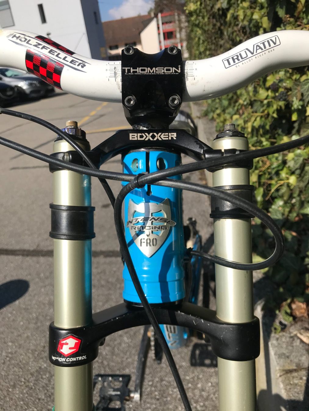 Velos: Intense M9 Downhill Bike mit Luftfederung – Gebraucht aus Baden von Gingergila 4