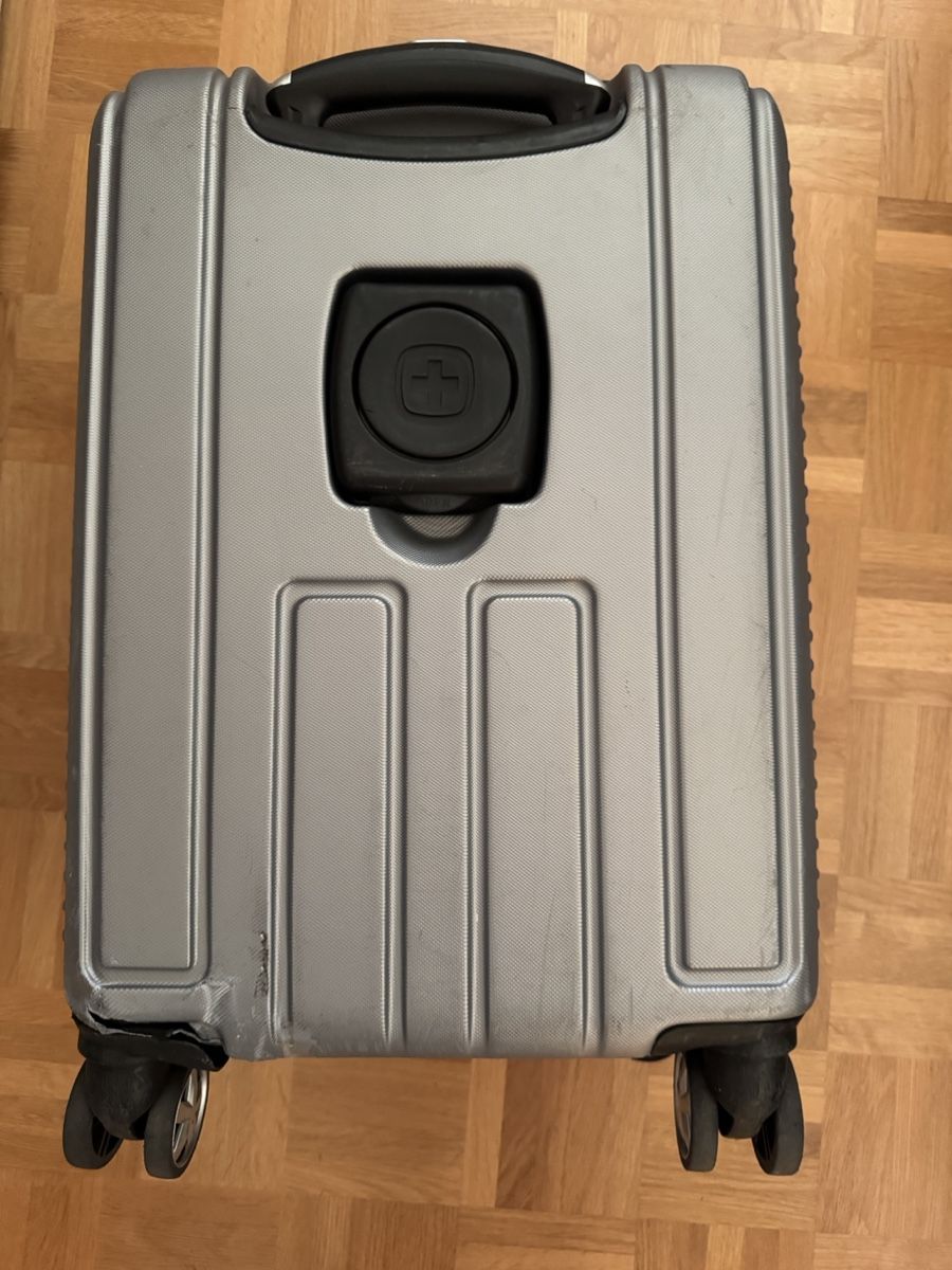 Altro in Aeronautica: Silver Suitcase with TSA Lock – Difettoso da Thalwil venduto da Maricortin
