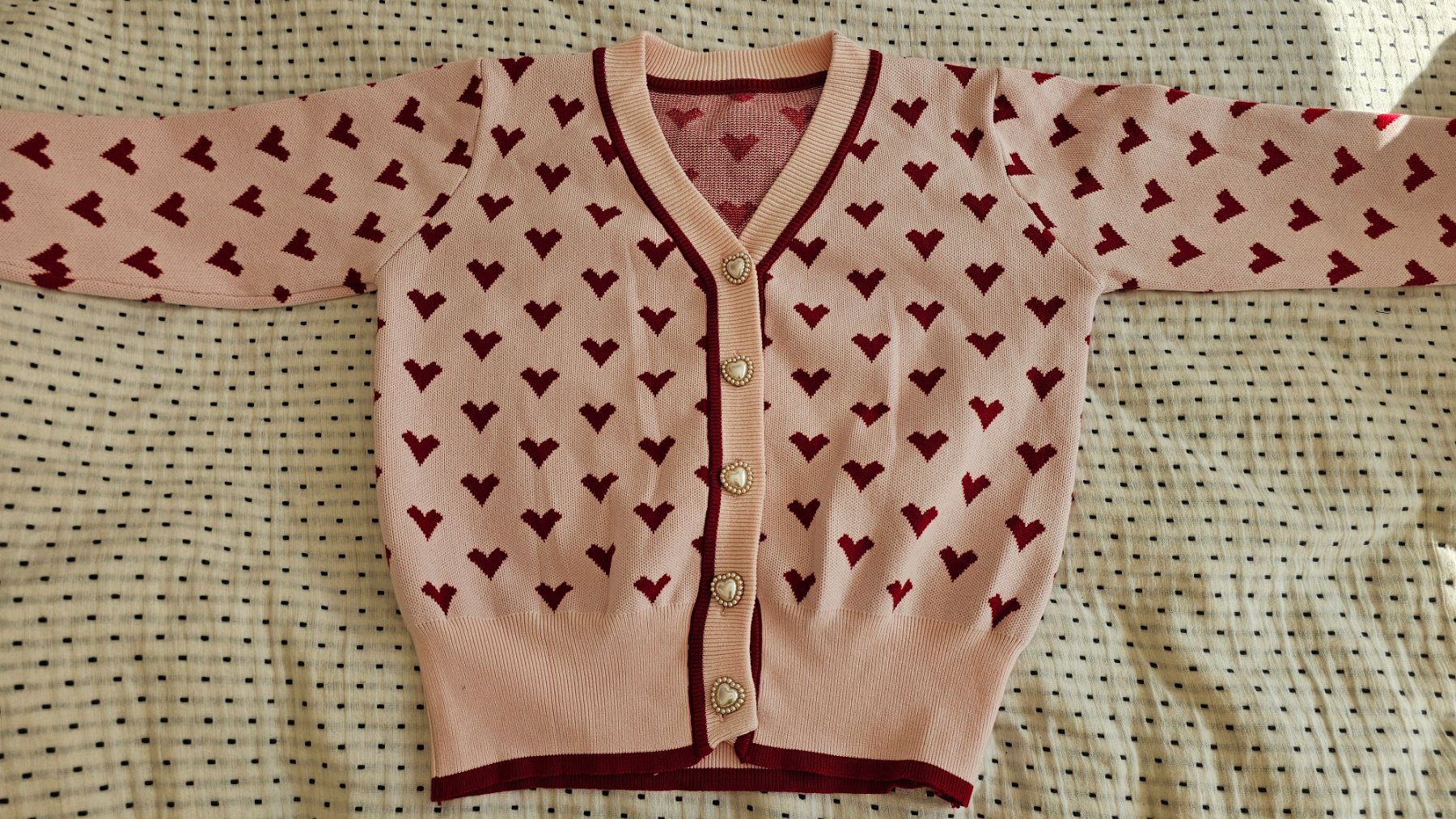 Giacche: Cardigan rose à coeurs rouges, taille S – Nuovo (secondo la descrizione) da Lausanne venduto da feathernox 1