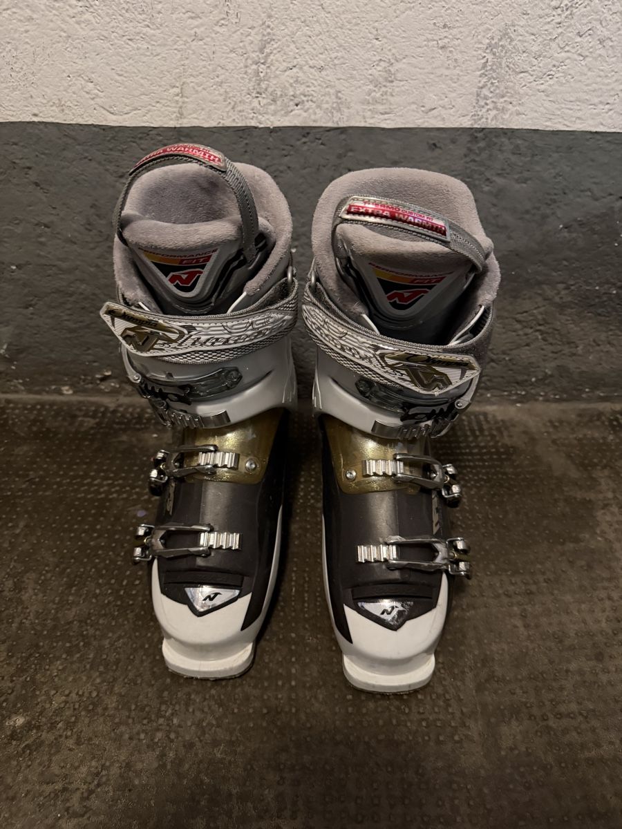 Nordica Scarpe da donna: Damenskischuhe – Usato da Basel venduto da Halb4 1