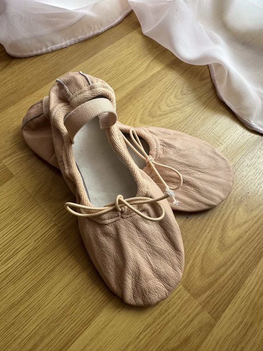 Schuhe für Mädchen: Ballettschuhe fürs Training – Gebraucht aus Zuchwil von AleskaS
