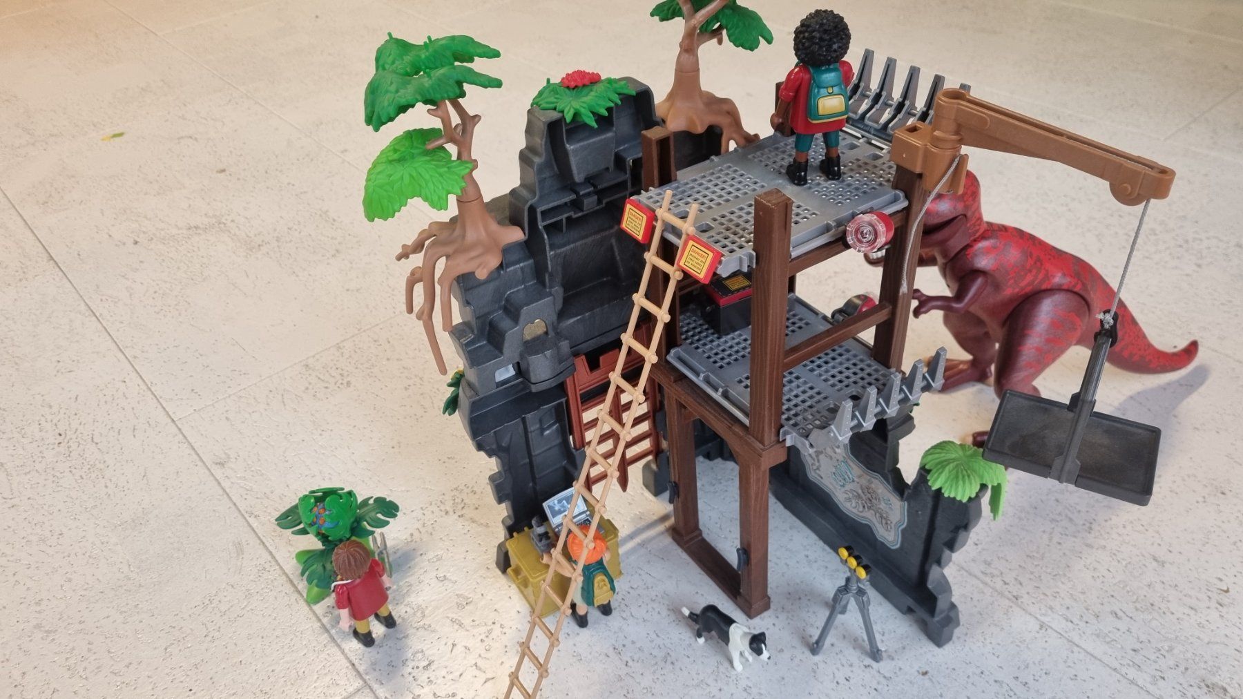 Playmobil Giocattoli: Playmobil Dinos Basecamp mit T-Rex – Usato da Gundetswil venduto da Merlin81 1
