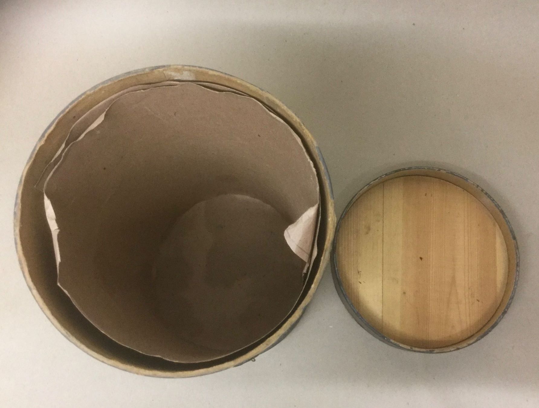 Altro in Decorazioni & Accessori: alte Apothekerdose, Holz / Pappe – Usato da Zürich venduto da -Panoptikum- 3