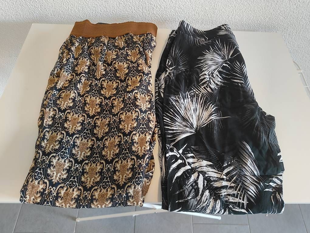 Pantalons: 2x Stoffhose mit Muster Gr. 36 – D'occasion à Nänikon par Manta87