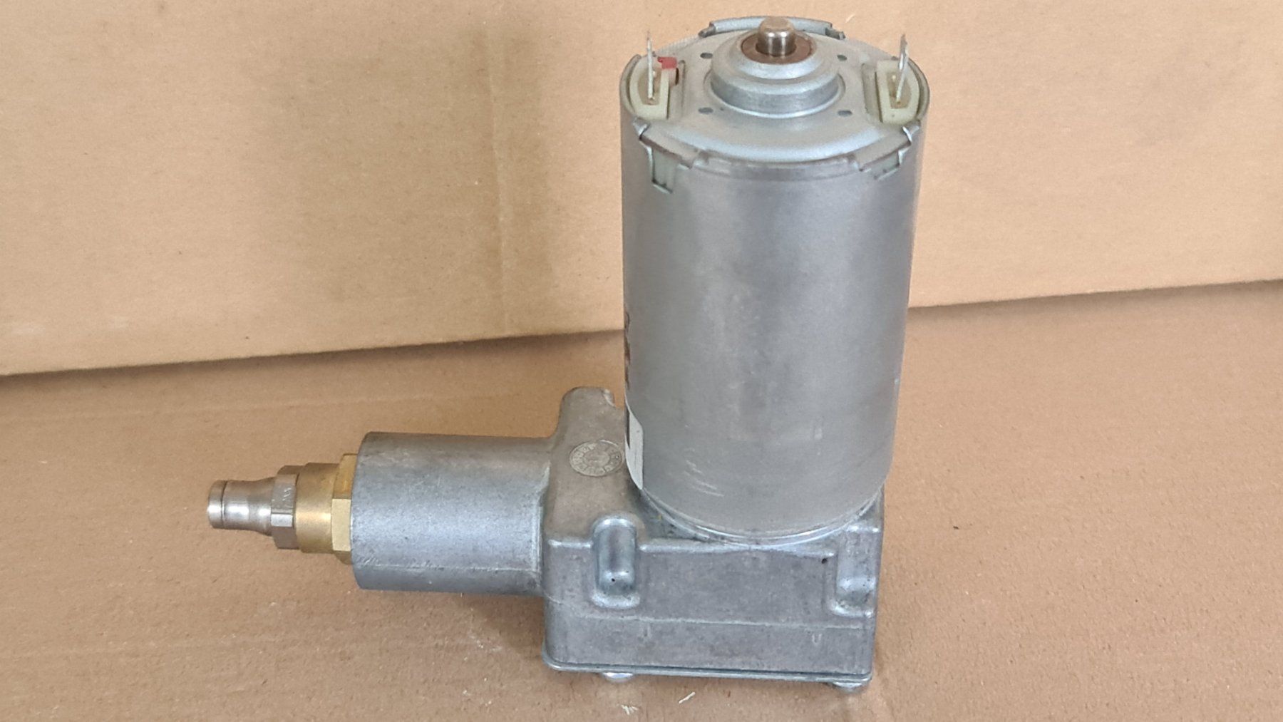 Trattori: luftgefederten sitze Kompressor 12V – Nuovo (secondo la descrizione) da Uerkheim venduto da Kaufoption 1