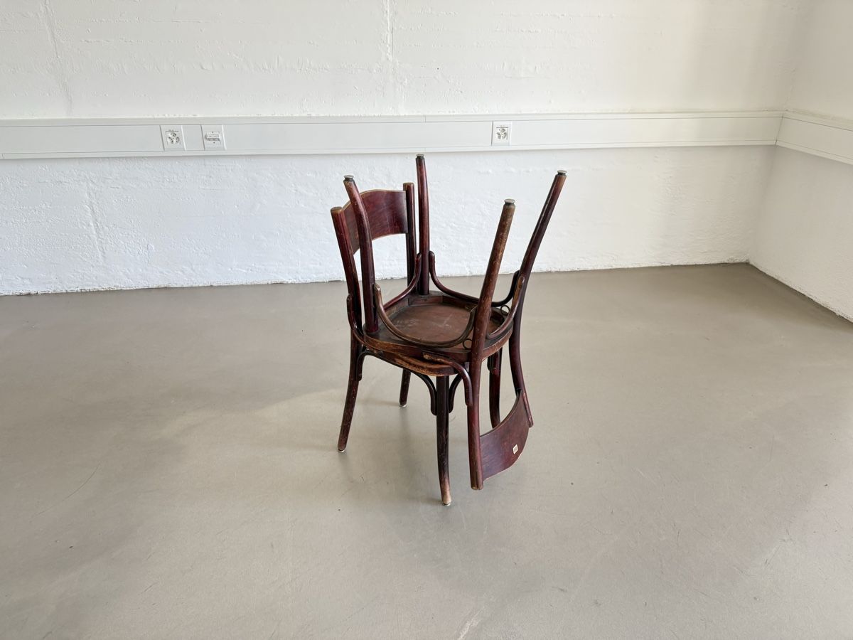 Thonet Stühle: 2 antike Thonet Stühle – restauriert – Gebraucht aus Grenchen von Design-Outlet 1