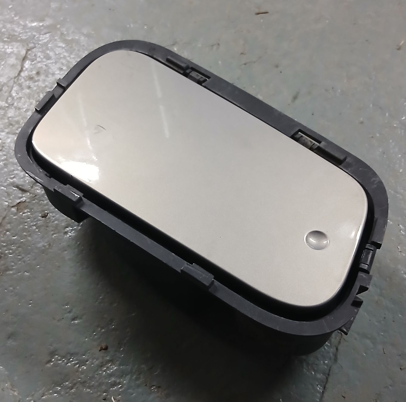 Renault Tutti pezzi di ricambio auto: Couvercle de réservoir Renault Espace 2002-2014 – Usato da la heutte venduto da Auto-stock