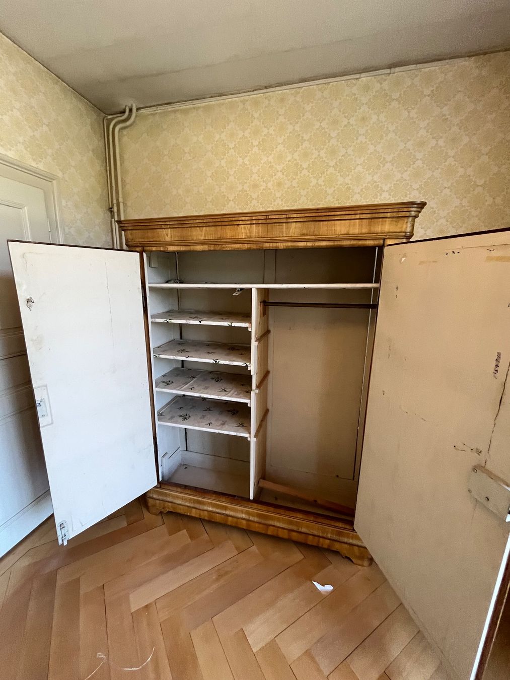 Armadi: Schrank 2 Türig Antik – Usato da Allmendingen b. BE venduto da juair 2