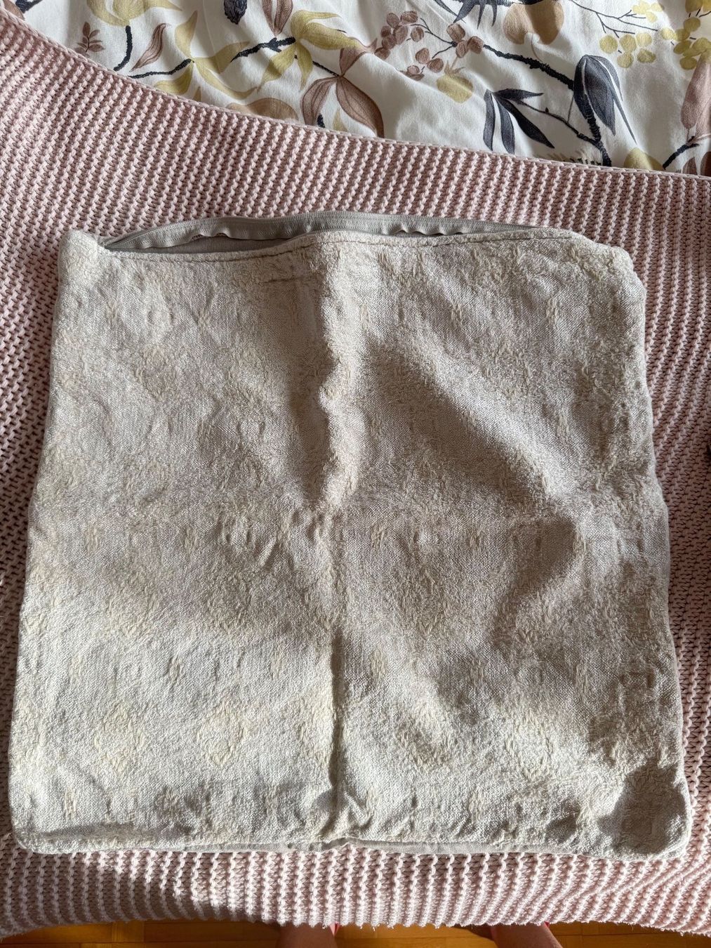 Linge de lit: 2x Fourre de coussin beige – D'occasion à Montreux par iza_peche8