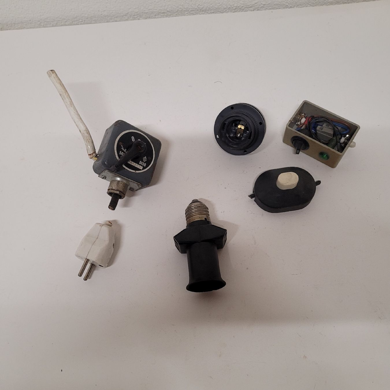 Schalter: altes elektromaterial schalter lampenfassung – Gebraucht aus Reichenburg von AK_78