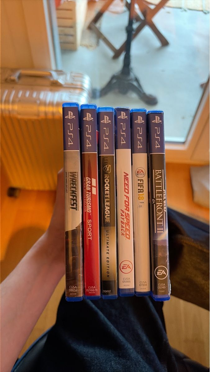 Sony Giochi: PS4 Spiele Bundle: Star Wars, FIFA, Need for Speed u.a. – Usato da Baden venduto da phi_zg8w