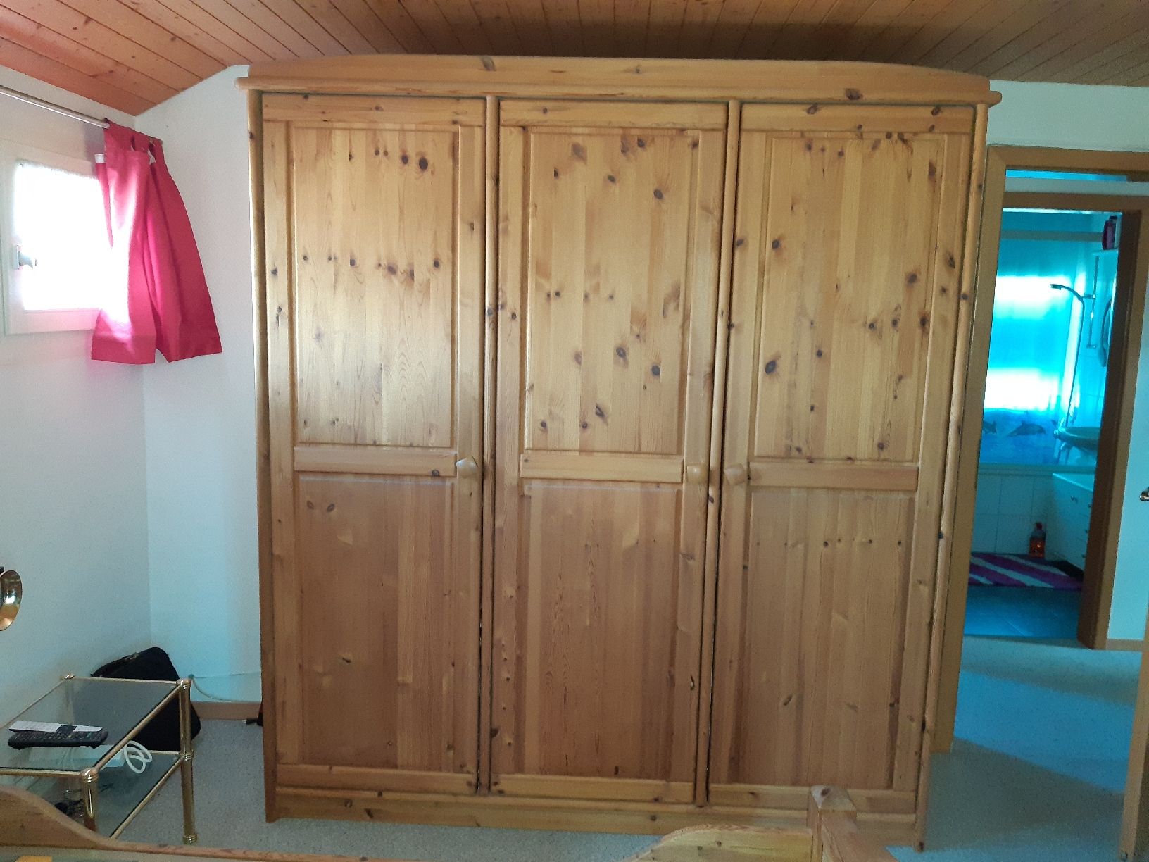 Armoires: Schlafzimmer Linth Möbel Massiv – D'occasion à Weisslingen par Jilby.14 1