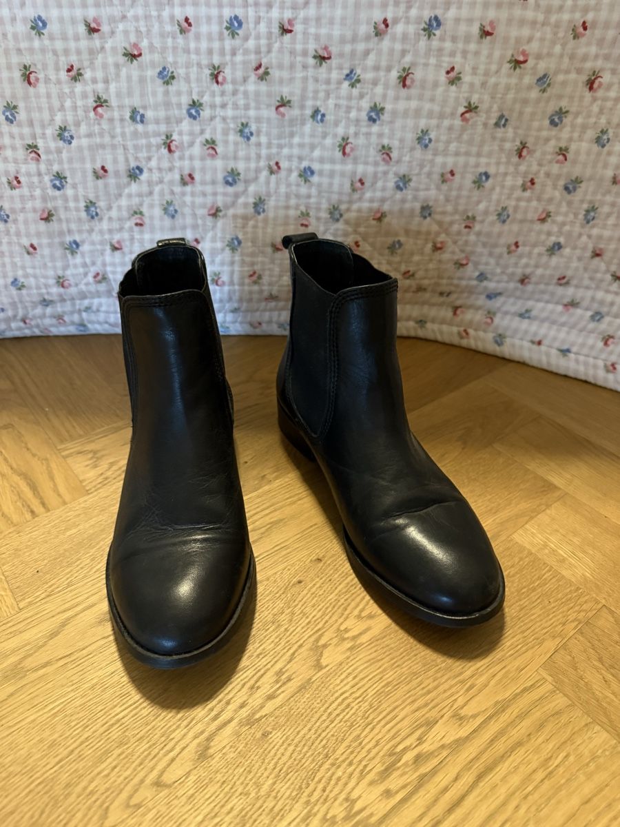 Scarpe da donna: Schwarze Stiefeletten – Usato da Stettlen venduto da Sophia.72 1
