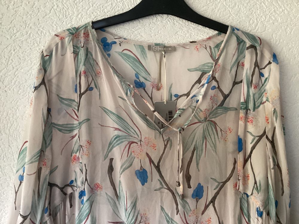 NILE, neue schöne Bluse mit Blumenmuster, Grösse XL, (Neu und ...