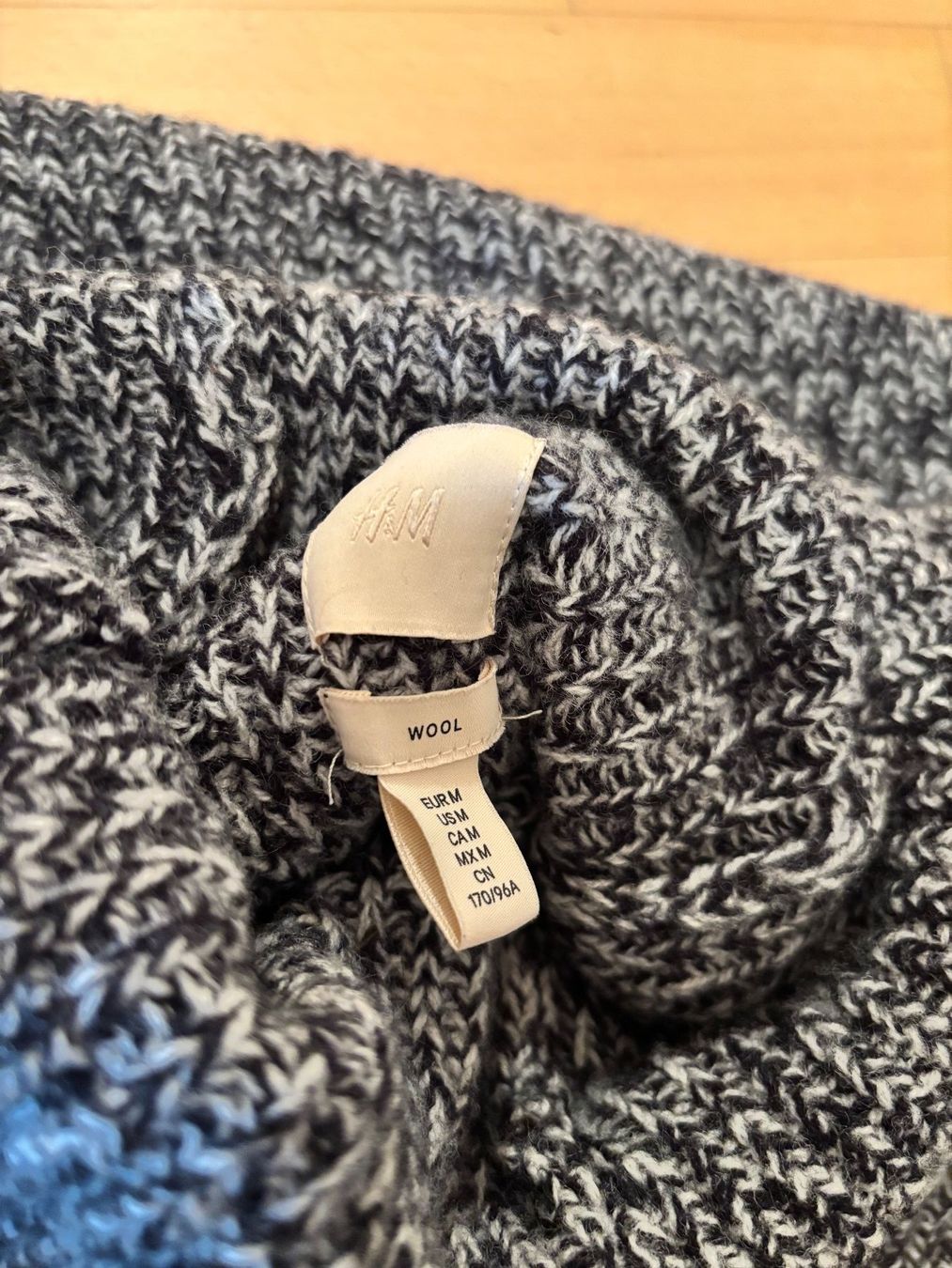 H&M Maglioni & Felpe: Kurzer moderner Wollpullover Oversize zweifarbig – Usato da St. Gallen venduto da always-a-good-buy 4