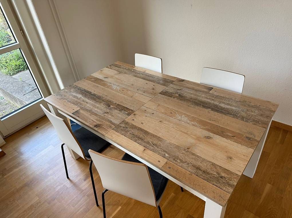 Set di tavolo e panche: [URGENT] Dining table including 4 chairs – Usato da Zürich venduto da ayo_k5w8