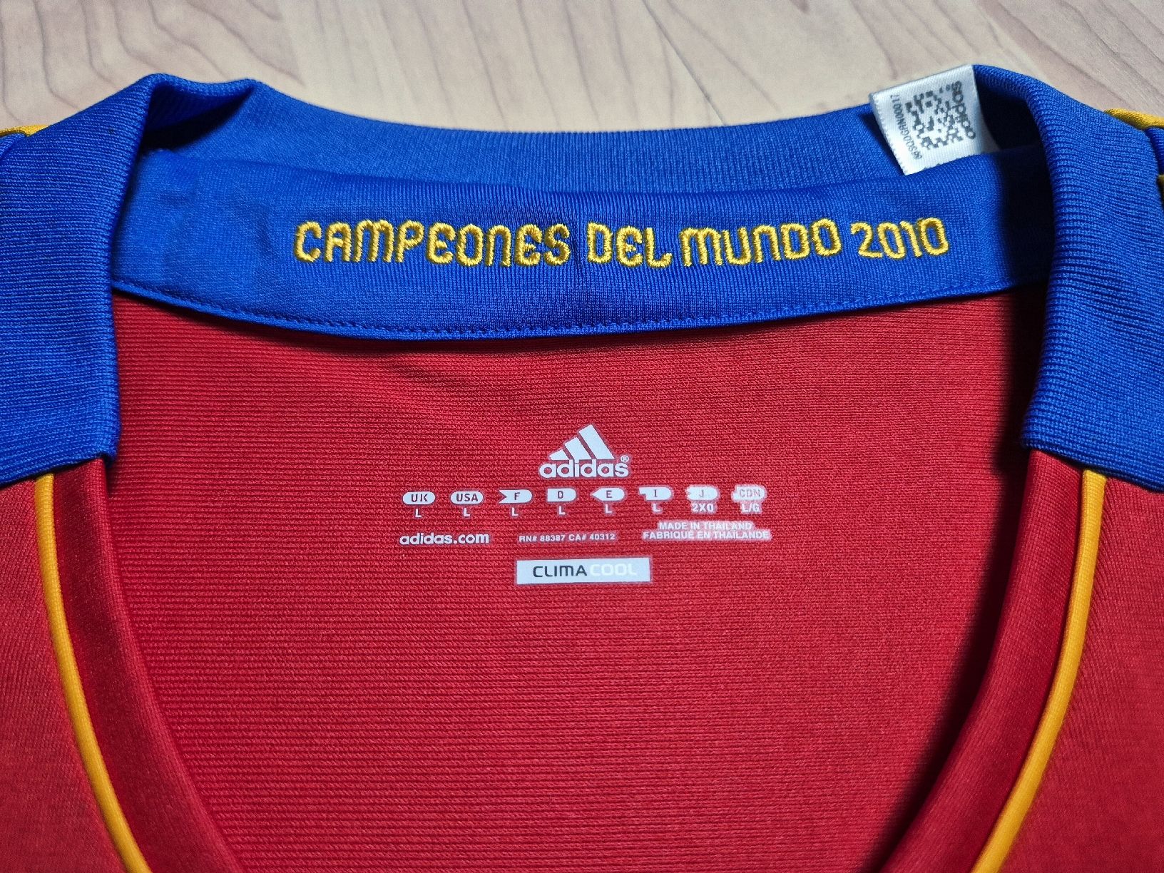 Adidas Canottiere & Pantaloni: Adidas 2011 Spanien Trikot Grösse L – Nuovo (secondo la descrizione) da St. Gallen venduto da CaliSunshine 5