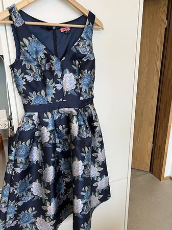 1x getragenes Ballkleid von Chi Chi London Gr. 32
