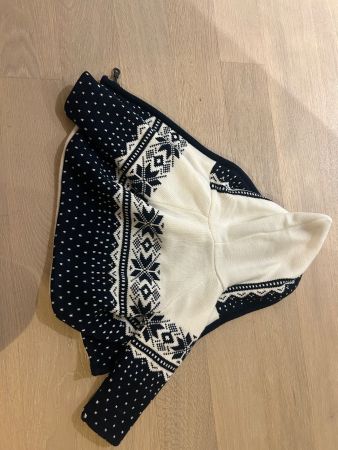 Warme Strickjacke mit Kapuze, Wintermuster, Top Zustand