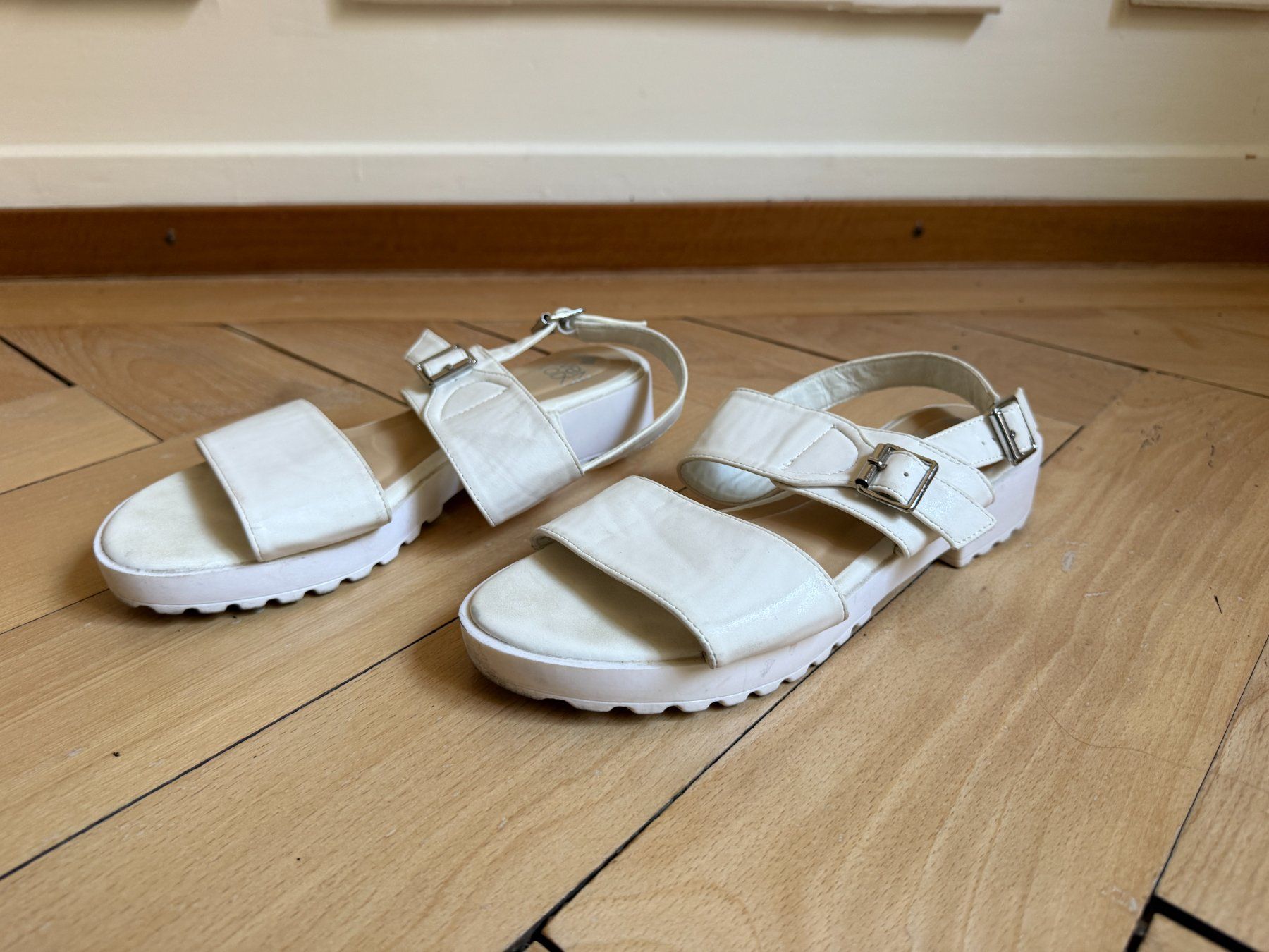 Scarpe da donna: EVEN & ODD - Sandale offweiss 39 – Usato da Zürich venduto da Diazaio 1