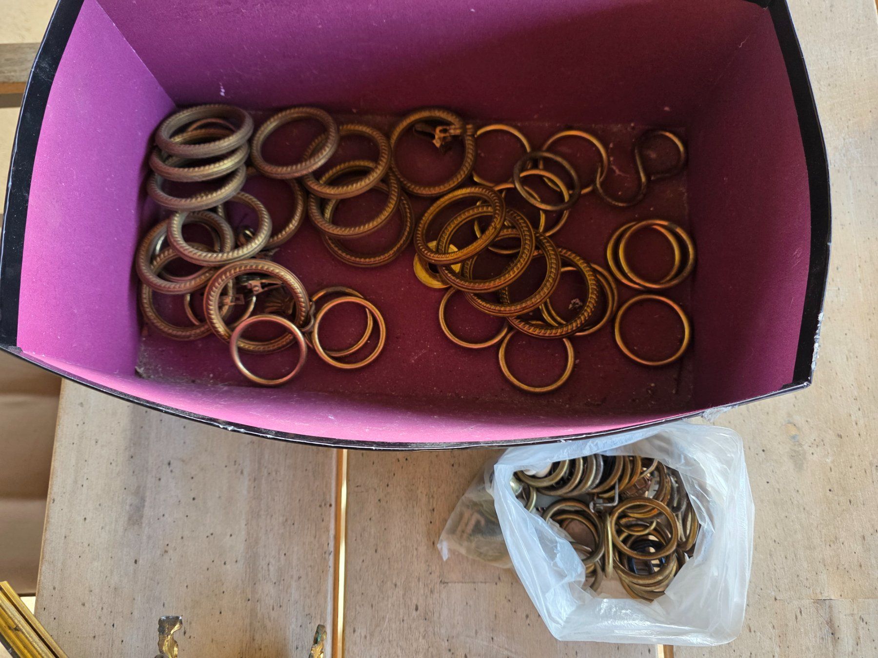 Tutte le decorazioni: 1 Posten antikes Vorhang Deko Material Ringe – Usato da Walterswil BE venduto da Lonitti