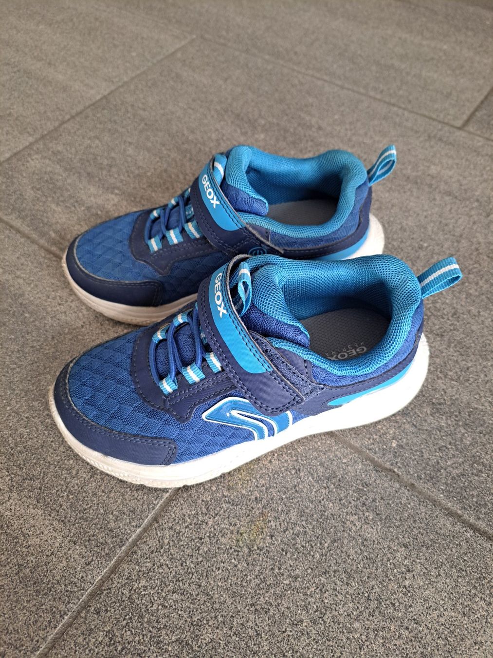 Geox Chaussures garçon: Geox Schuhe Gr 28 mit Lichteffekt – D'occasion à Bünzen par nagyagi111mail