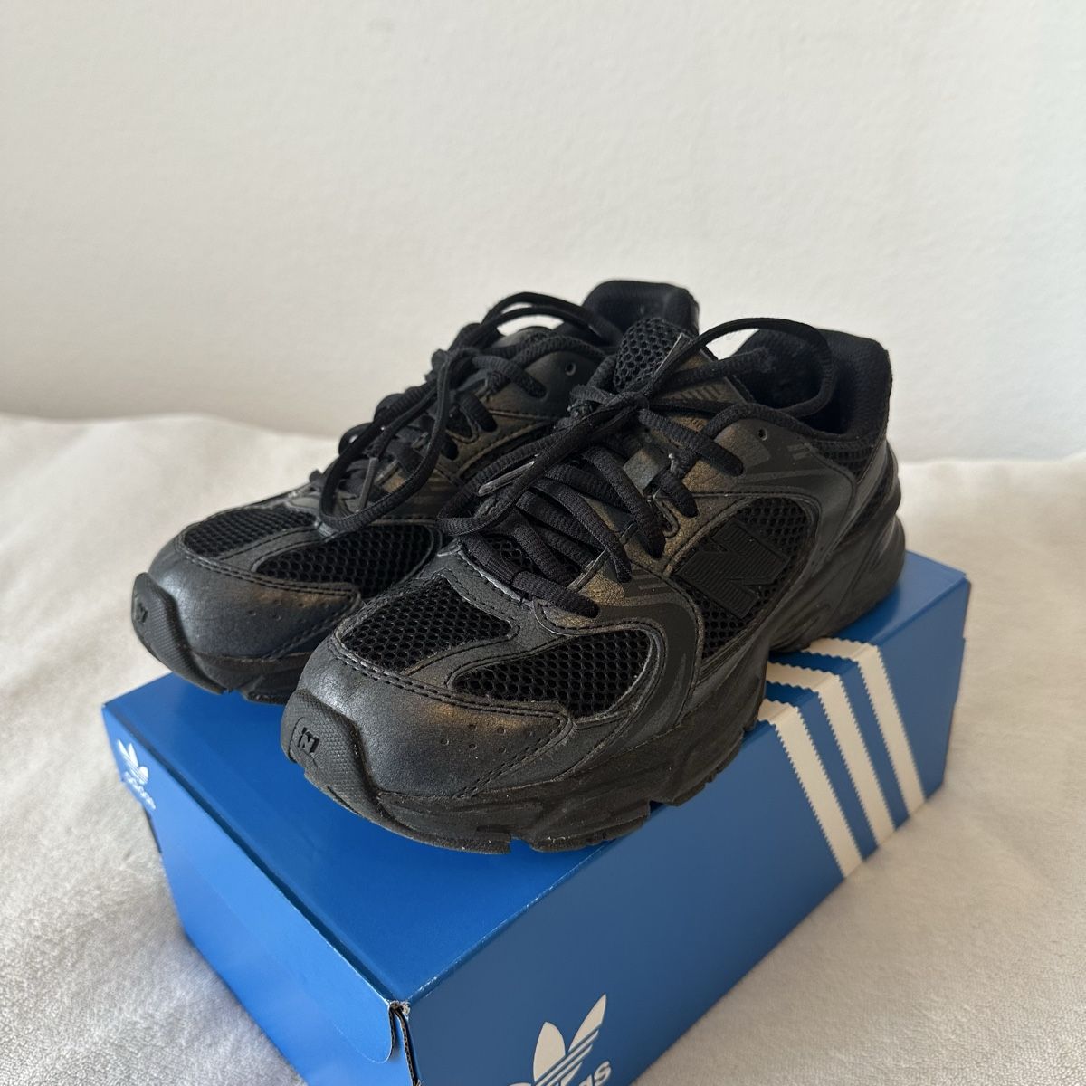 New Balance Scarpe da donna: New Balance 530 Schwarz 37  – Nuovo (secondo la descrizione) da Givisiez venduto da dor_xb9k 1