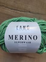 1 Knäuel Lang Yarns Merino Superwash. 50 gr. = 120 m.