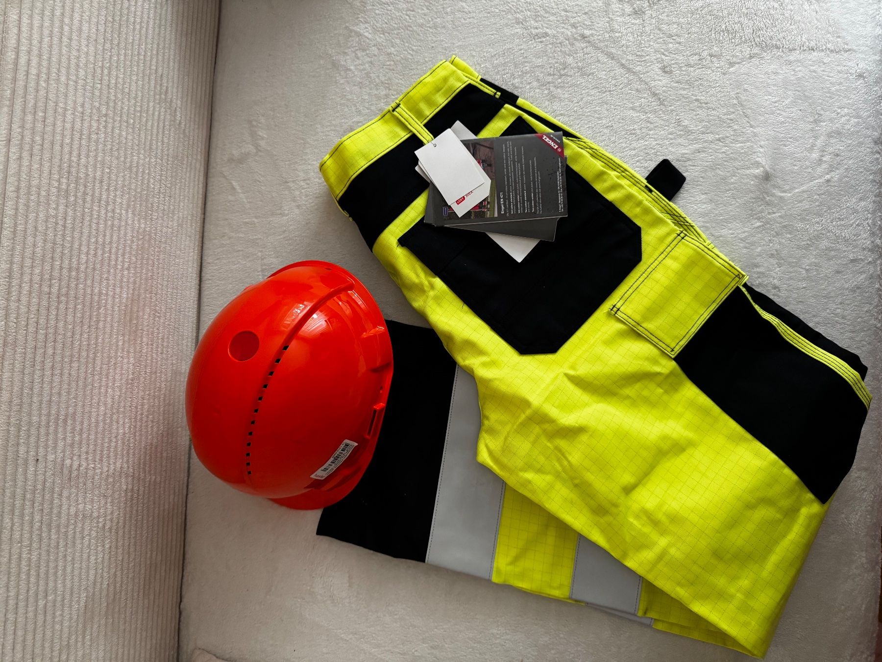 Hosen: Multinorm-Arbeitshose der Marke ENGEL Safety+ helm – Neu und originalverpackt aus Wallisellen von Buy.me.one.more.time