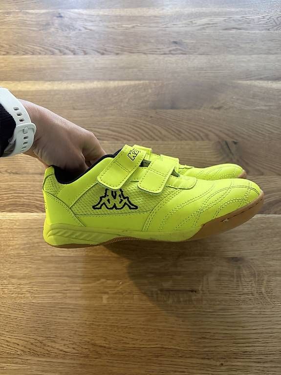 Scarpe per ragazzi: Hallenturnschuhe Gr. 34 – Usato da Langnau im Emmental venduto da EvelineL 1