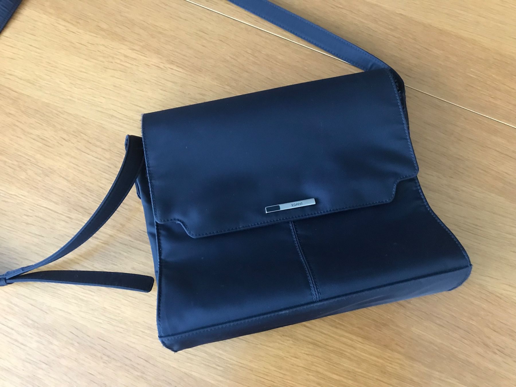 Esprit Borse da donna: Esprit Umhängetasche – Usato da St. Gallenkappel venduto da brother707