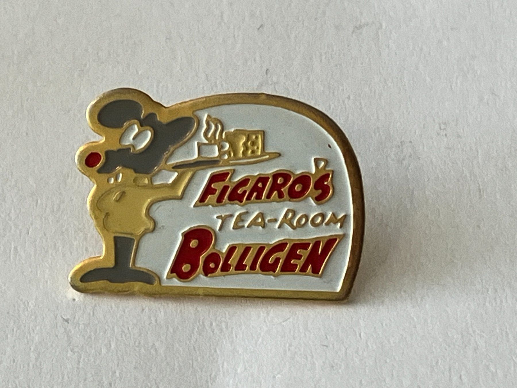 Plaketten & Abzeichen: 1 Pin Figaros Tea Room Bolligen – Gebraucht aus Basel von djwwpp