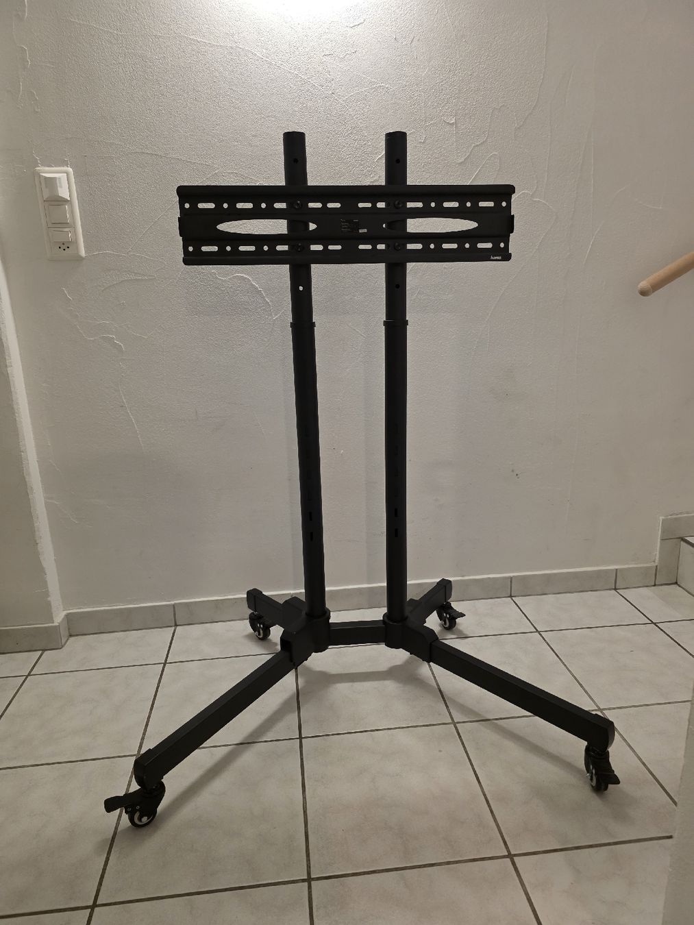 Hama Supporti a parete: Hama tv-halterung trolley – Usato da Schlieren venduto da kaleey.cult