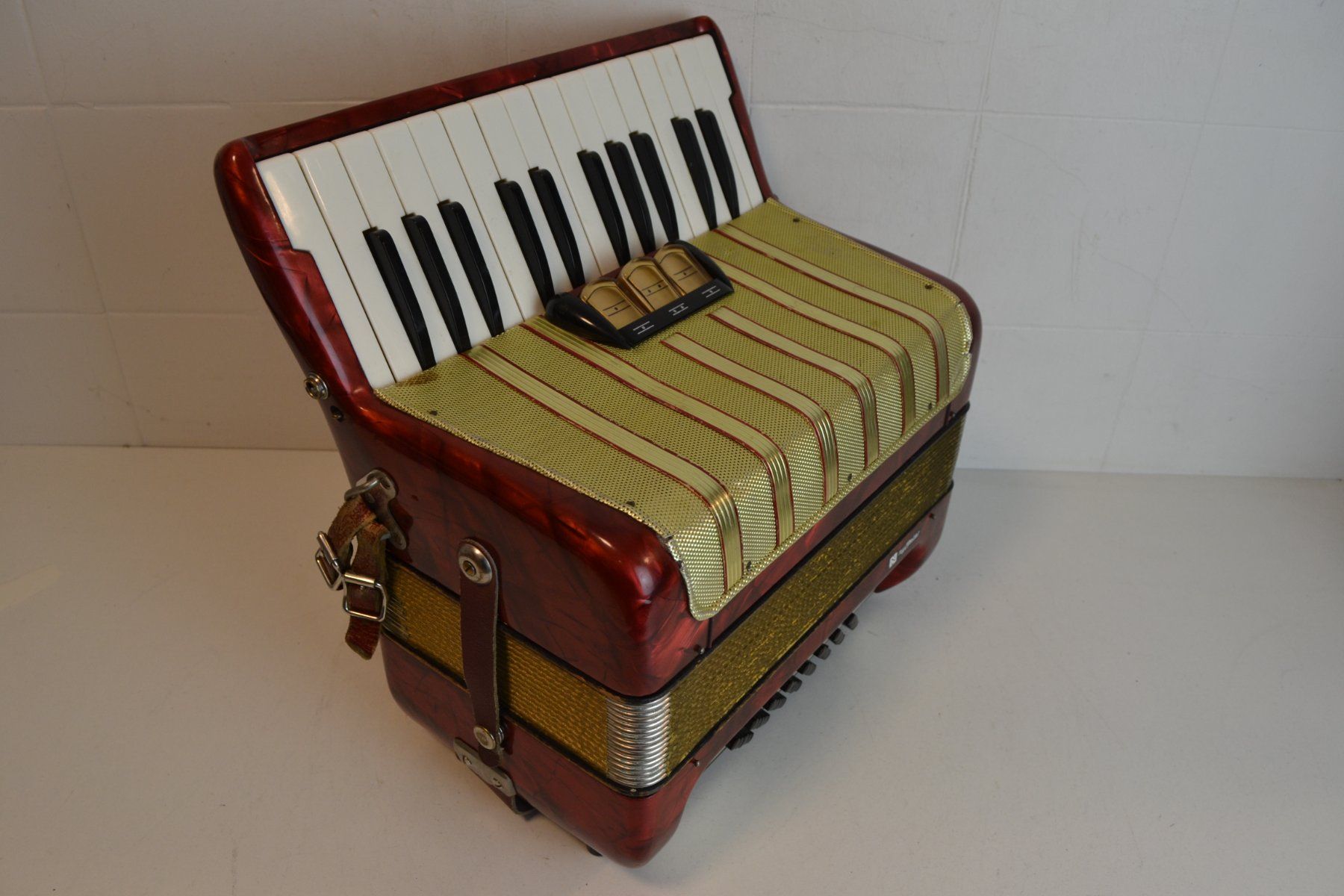 Hohner Strumenti musicali: Akkordeon chromatisch Hohner Concerto I – Usato da Zürich venduto da Brockito 1