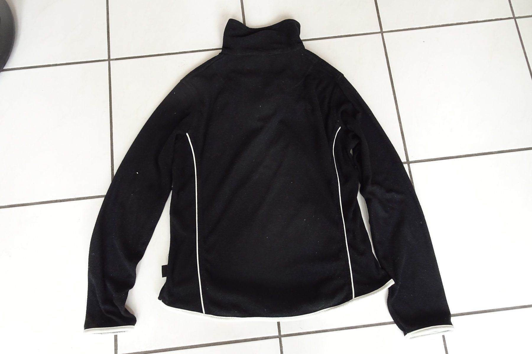 Maglioni & Felpe: schwarzer Fleece Pullover Gr. 34-36 – Usato da Strengelbach venduto da schmetterling20 2