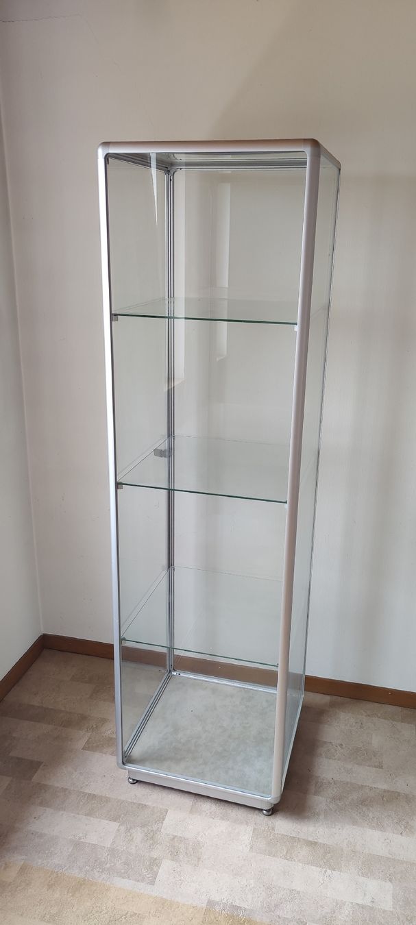 Vitrines: Glasvitrine in gutem Zustand – D'occasion à Tegerfelden par Valentin_Jeggli