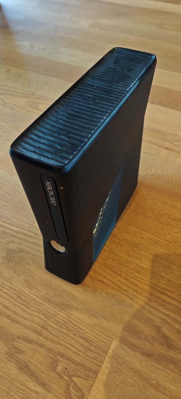Microsoft Console: Microsoft Xbox 360 S Konsole schwarz Top – Usato da Kleinandelfingen venduto da RetroDomi 2