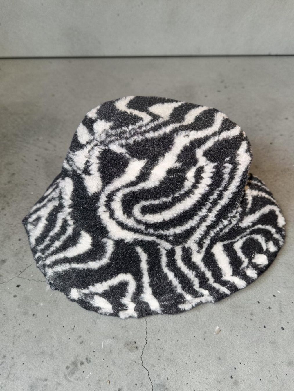 Copricapi, berretti & cappellini: WOUF Bucket Hat Zebra Neu mit Etikett – Nuovo e nell'imballaggio originale da Bern venduto da MissionAusmisten
