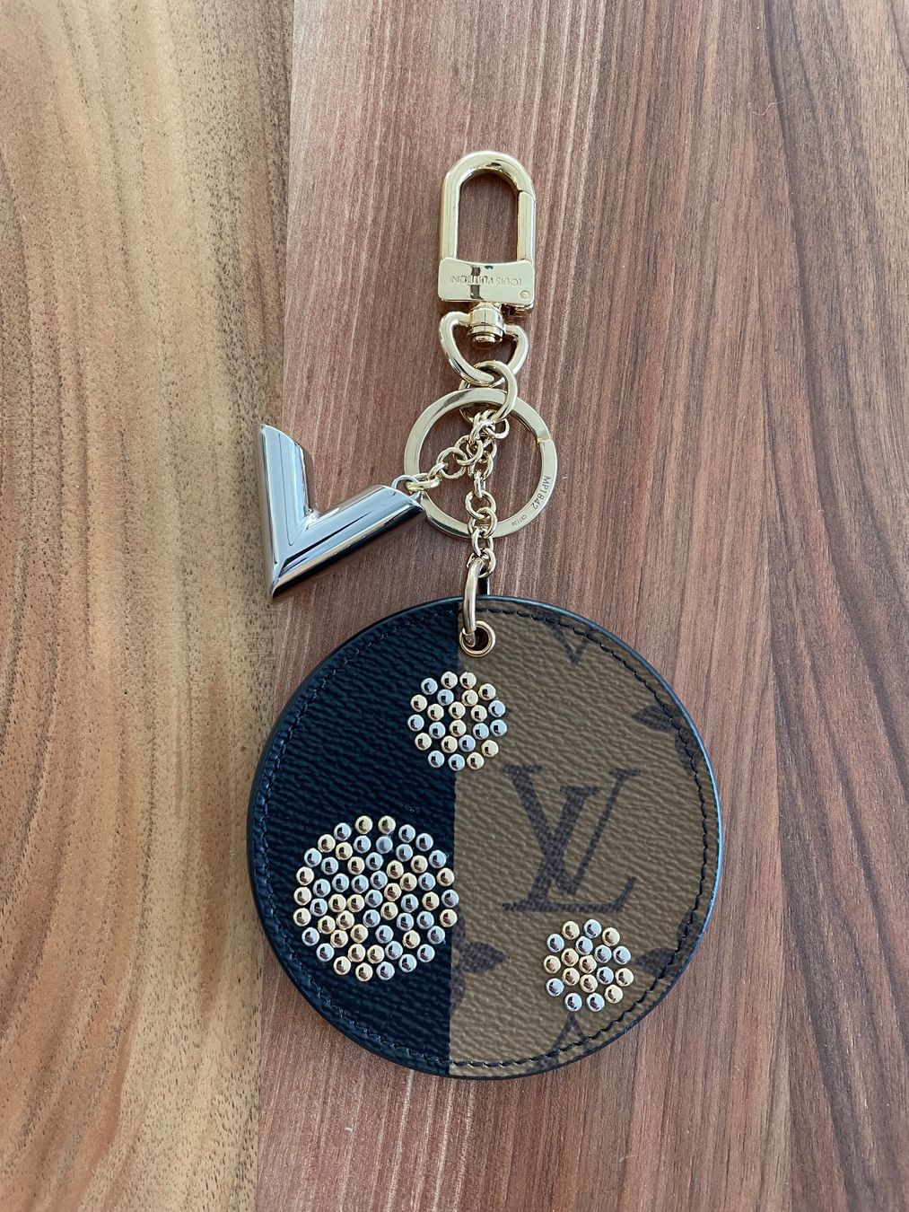 Louis Vuitton Portachiavi: LOUIS VUITTON Key Holder und Bag Charm – Usato da Chur venduto da Hortensia03 1